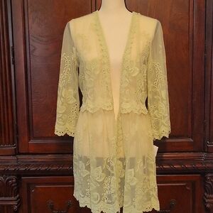 Hillary Scott lace kimono in pale green